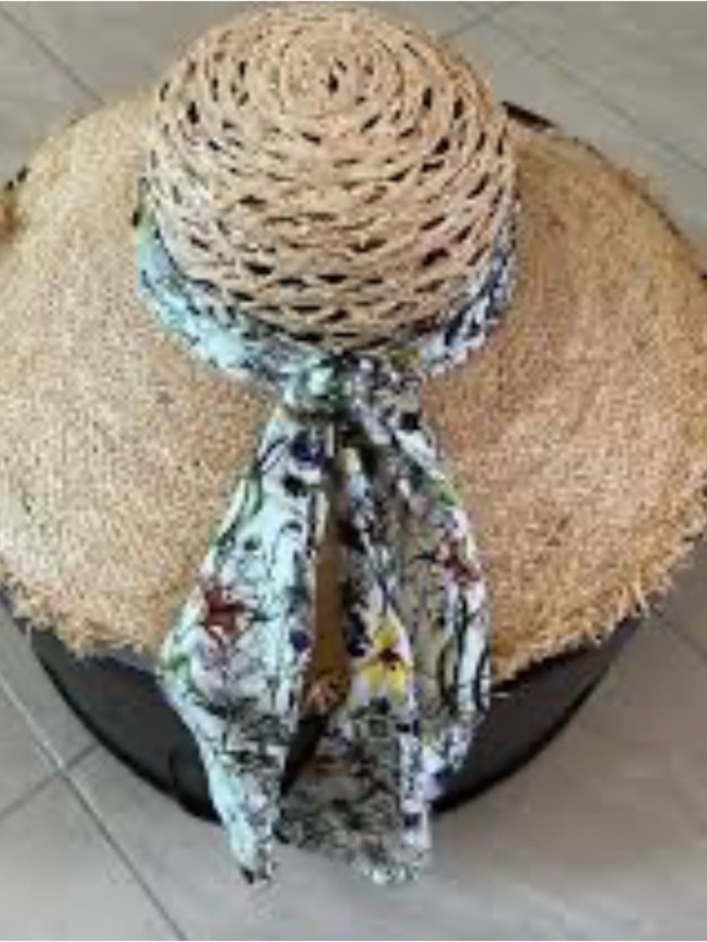 Gucci Natural Straw Wide-Brim Hat with Floral Silk Scarf - Picture 2 of 8
